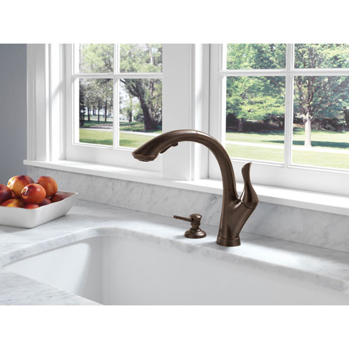 Delta Linden Collection Venetian Bronze Finish Single Handle Water Efficient Pull Out Kitchen Sink Faucet and Soap Dispenser Package D061CR